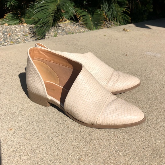 Cream Flats - Picture 2 of 2